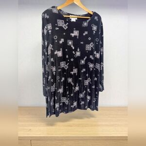 Vikki Vi California 2X Black Silver Metallic and White Geometric Tunic